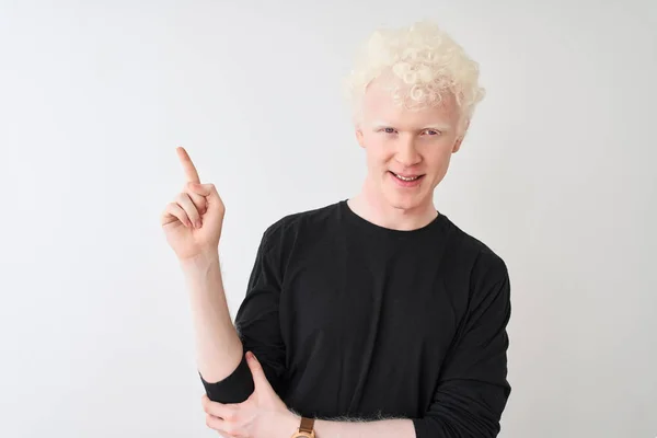 Ung Albino Blond Man Bär Svart Shirt Stående Över Isolerad — Stockfoto