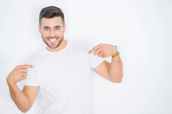 Jovem Bonito Homem Vestindo Casual Branco Shirt Sobre Branco Isolado — Fotografia de Stock