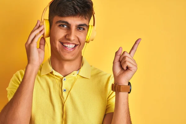 Young Indian Man Listening Music Using Headphones Isolated Yellow Background — Stock Photo, Image