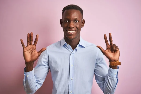 Afrikanisch Amerikanischer Mann Blauem Elegantem Hemd Steht Vor Isoliertem Rosa — Stockfoto