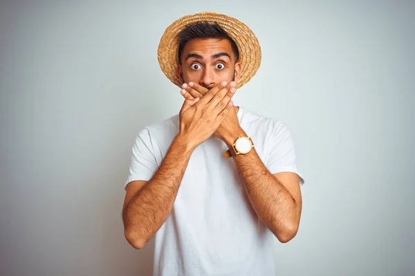 Joven Hombre Indio Vacaciones Con Sombrero Verano Pie Sobre Fondo — Foto de Stock