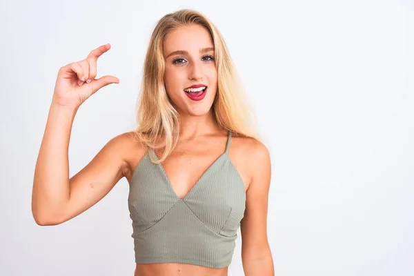 Jovem Mulher Bonita Vestindo Casual Shirt Verde Sobre Fundo Branco — Fotografia de Stock