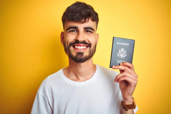 Young Man Tattoo Wearing United States Usa Passport Isolated Yellow — Stock Fotó