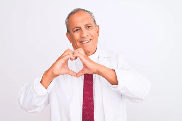 Hombre Científico Pelo Gris Mayor Con Abrigo Pie Sobre Fondo — Foto de Stock