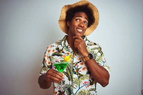 Afro Homme Vacances Portant Chapeau Été Cocktail Boire Sur Fond — Photo