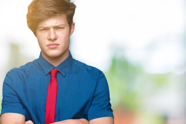 Junger Gutaussehender Geschäftsmann Mit Roter Krawatte Über Isoliertem Hintergrund Skeptisch — Stockfoto