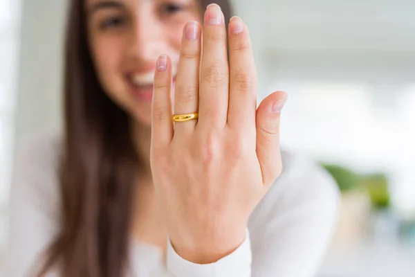 Beautiful Young Woman Showing Hand Wearing Wedding Alliance Ring — Stock Photo, Image