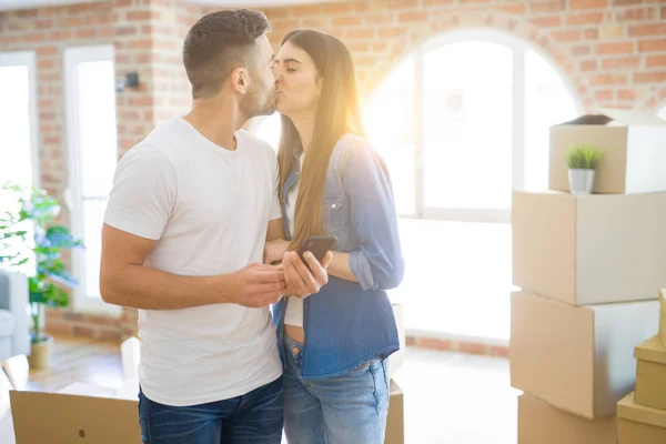 Young Couple Moving New House Using Smartphone Smiling Very Happy — Stock Photo, Image