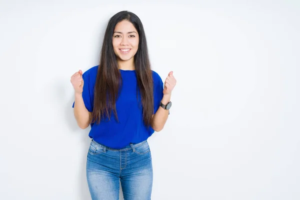 Schöne Brünette Frau Über Isolierten Hintergrund Feiert Überrascht Und Erstaunt — Stockfoto