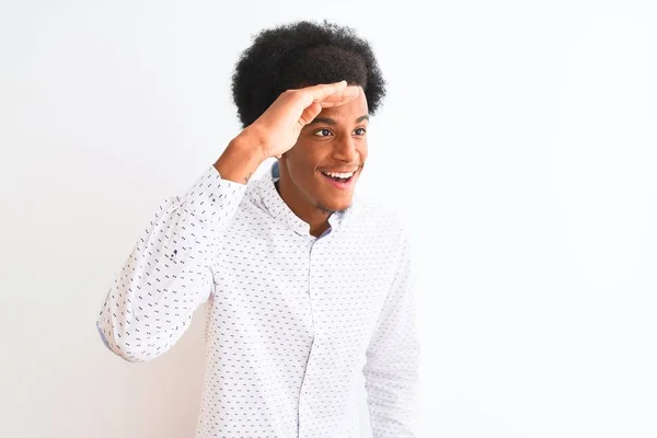 Giovane Uomo Afroamericano Indossa Camicia Elegante Piedi Sopra Isolato Sfondo — Foto Stock