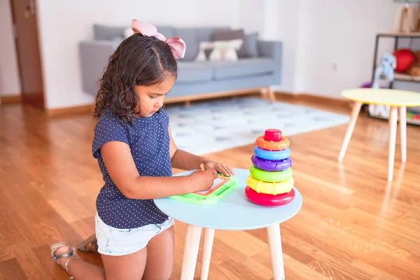 Bella Ragazza Bambino Disegno Disegno Carino Utilizzando Scheda Digitale All — Foto Stock