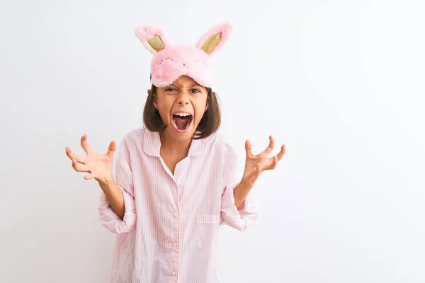 Schöne Kindermädchen Mit Schlafmaske Und Pyjama Vor Isoliertem Weißen Hintergrund — Stockfoto