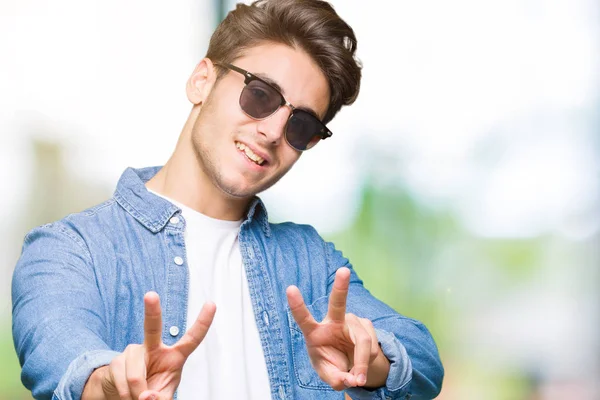 Young Handsome Man Wearing Sunglasses Isolated Background Smiling Looking Camera — Stock Photo, Image