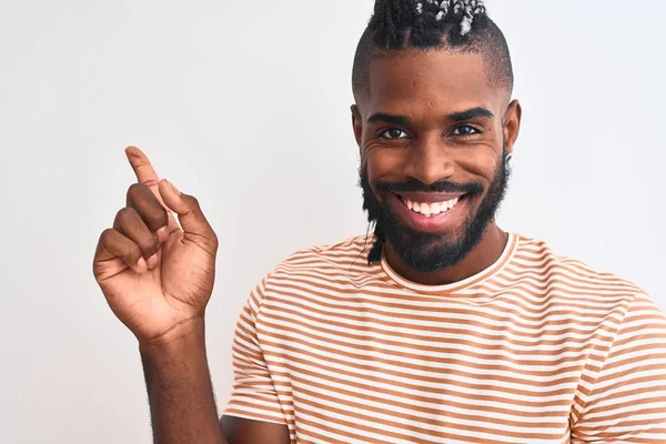 Afro Americano Homem Com Tranças Vestindo Listrado Shirt Sobre Isolado — Fotografia de Stock