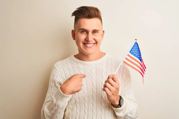 Jonge Knappe Man Met Usa Vlag Geïsoleerde Witte Achtergrond Met — Stockfoto