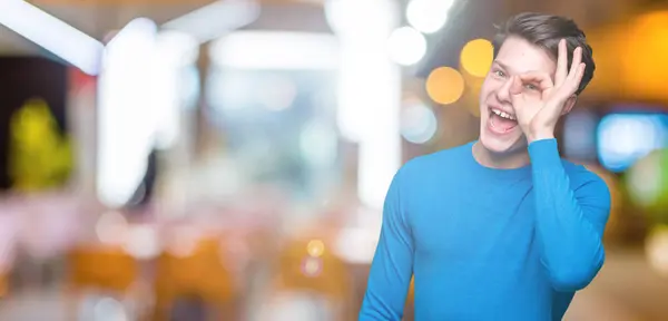 Giovane Bell Uomo Che Indossa Maglione Blu Sfondo Isolato Facendo — Foto Stock