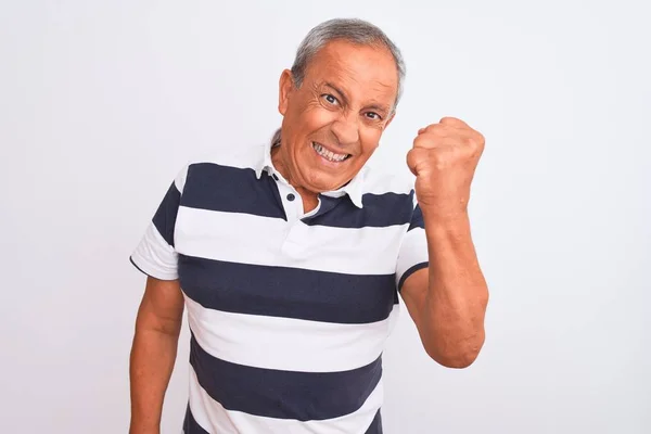 Hombre Pelo Gris Mayor Con Polo Rayado Casual Parado Sobre —  Fotos de Stock