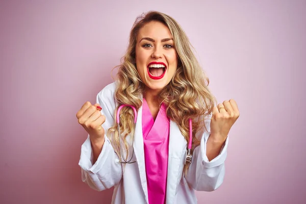 Young Beautiful Doctor Woman Using Stethoscope Pink Isolated Background Celebrating — Stock Photo, Image