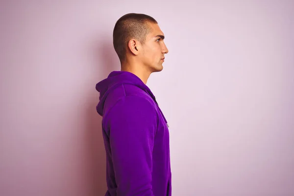 Young Handsome Man Wearing Purple Sweatshirt Pink Isolated Background Looking — ストック写真