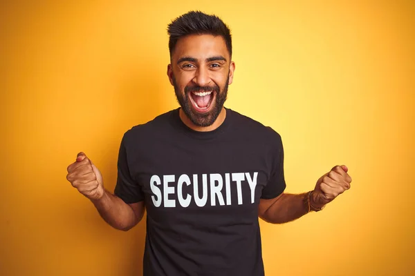 Árabe Indiano Hispânico Salvaguardar Homem Vestindo Uniforme Segurança Sobre Fundo — Fotografia de Stock