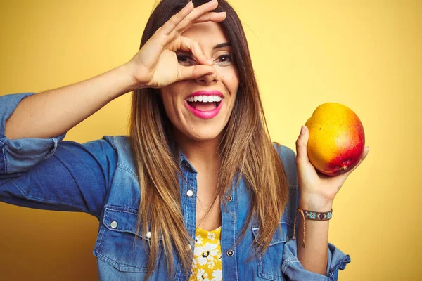 Young Beautiful Woman Eating Fresh Healthy Mango Yellow Background Happy — Stock Photo, Image