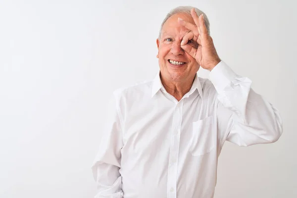 Senior Grijsharige Man Draagt Elegant Shirt Staan Geïsoleerde Witte Achtergrond — Stockfoto