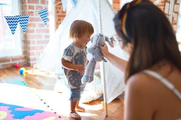 Beautiful Teacher Toddler Playing Elephant Doll Lots Toys Kindergarten — Stock Photo, Image