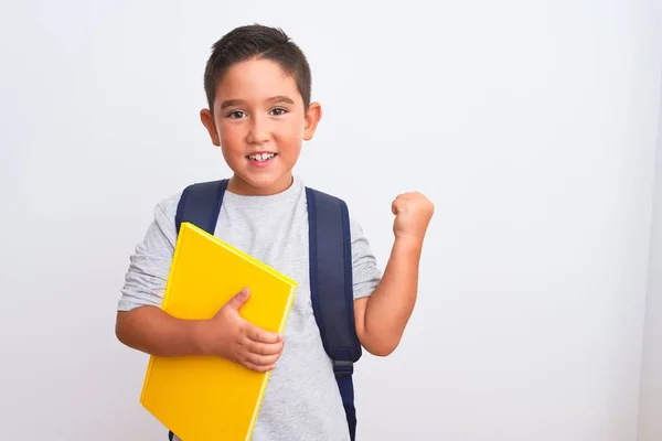 Güzel Öğrenci Çocuk Sırt Çantasıyla Beyaz Arka Plan Üzerine Kitap — Stok fotoğraf