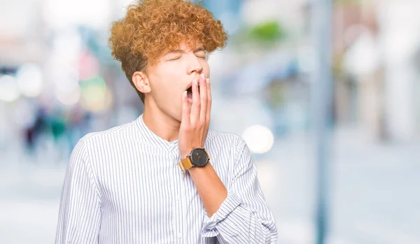 Jonge Knappe Zakenman Met Afro Haar Dragen Elegant Shirt Verveeld — Stockfoto