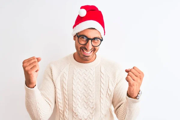 Ung Stilig Man Bär Jul Hatt Och Glasögon Över Isolerad — Stockfoto