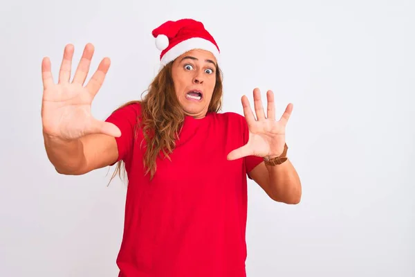 Mulher Madura Meia Idade Usando Chapéu Natal Sobre Fundo Isolado — Fotografia de Stock