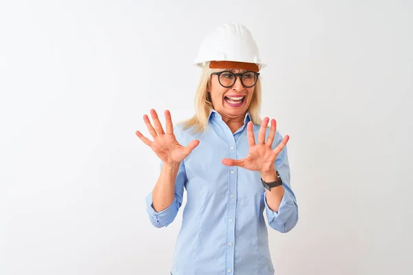 Architektin Mittleren Alters Mit Brille Und Helm Über Isoliertem Weißem — Stockfoto