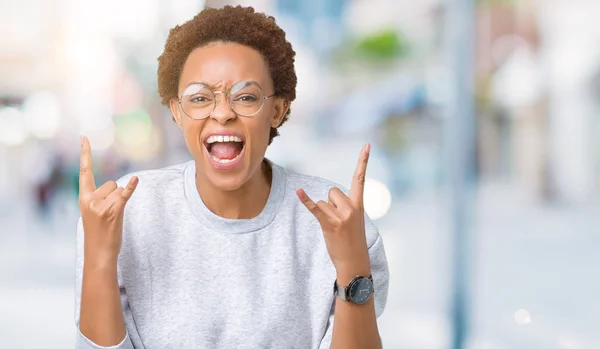 Jovem Bela Mulher Afro Americana Vestindo Óculos Sobre Fundo Isolado — Fotografia de Stock