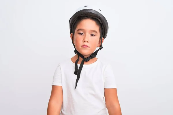 Bisiklet Kaskı Takan Yakışıklı Çocuk Izole Edilmiş Beyaz Arka Planda — Stok fotoğraf