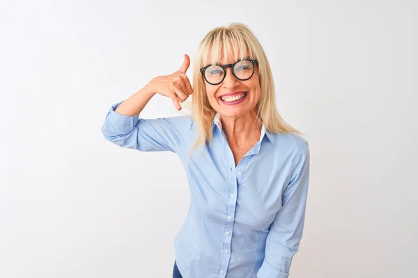 Middelbare Leeftijd Zakenvrouw Dragen Elegante Shirt Bril Geïsoleerde Witte Achtergrond — Stockfoto