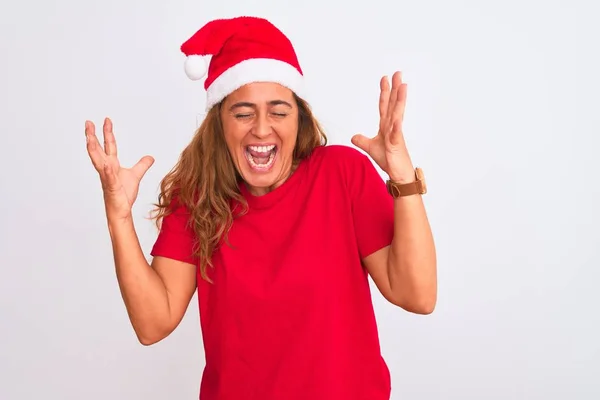 Medelålders Mogen Kvinna Bär Jul Hatt Över Isolerad Bakgrund Firar — Stockfoto