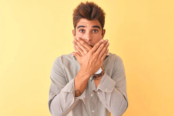 Giovane Bell Uomo Che Indossa Camicia Casual Piedi Sopra Isolato — Foto Stock