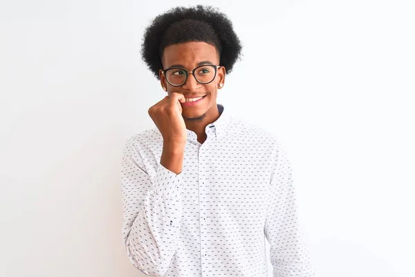 Jovem Afro Americano Vestindo Camisa Elegante Óculos Sobre Fundo Branco — Fotografia de Stock