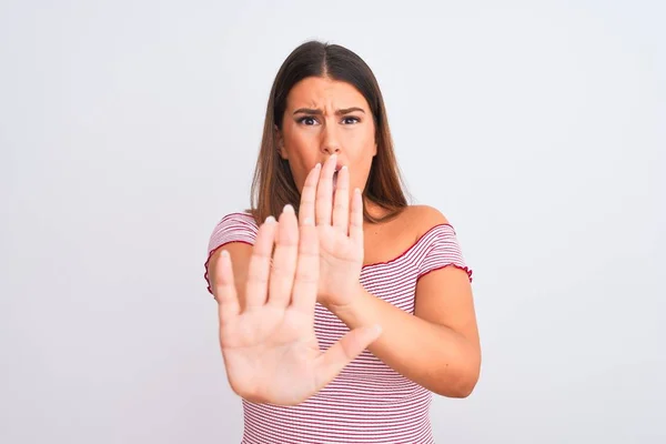 Retrato Una Hermosa Mujer Joven Pie Sobre Fondo Blanco Aislado — Foto de Stock