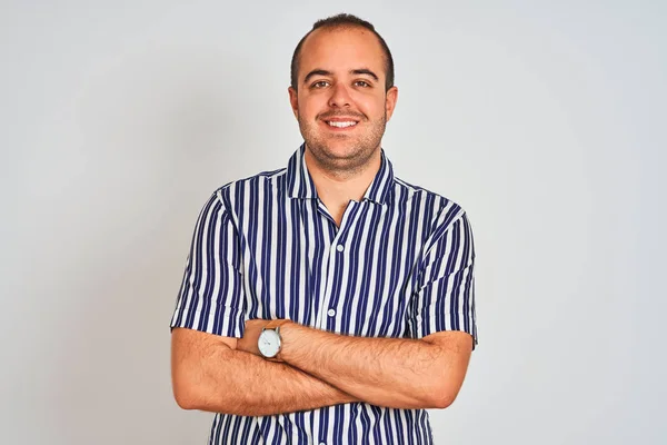 Jovem Vestindo Camisa Listrada Azul Sobre Fundo Branco Isolado Rosto — Fotografia de Stock