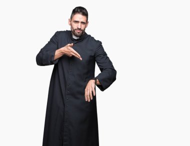 Genç Hıristiyan rahip acele işaretleme izlemek için zaman, sabırsızlık, üzgün ve kızgın son tarih gecikme için izole arka plan üzerinde