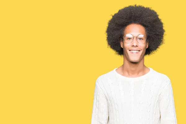 Junger Afrikanisch Amerikanischer Mann Mit Afro Haaren Und Brille Mit — Stockfoto