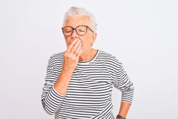 Donna Anziana Dai Capelli Grigi Che Indossa Occhiali Righe Navy — Foto Stock