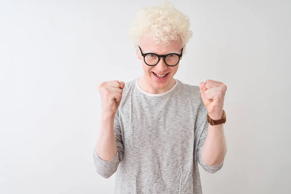 Joven Hombre Rubio Albino Con Camiseta Rayas Gafas Sobre Fondo —  Fotos de Stock