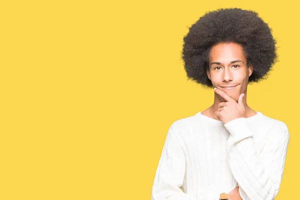 Junger Afrikanisch Amerikanischer Mann Mit Afro Haaren Und Winterpullover Der — Stockfoto