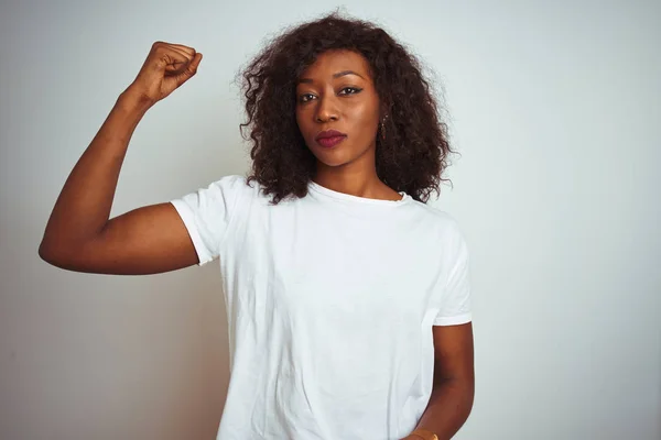 Jeune Femme Afro Américaine Portant Shirt Debout Sur Fond Blanc — Photo