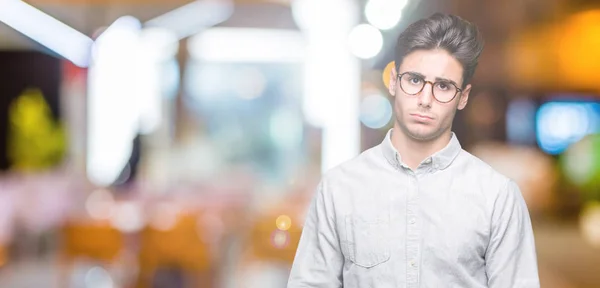 Giovane Bell Uomo Con Gli Occhiali Sfondo Isolato Depresso Preoccupato — Foto Stock