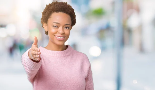 Beautiful Young African American Woman Isolated Background Smiling Friendly Offering — Stock Photo, Image