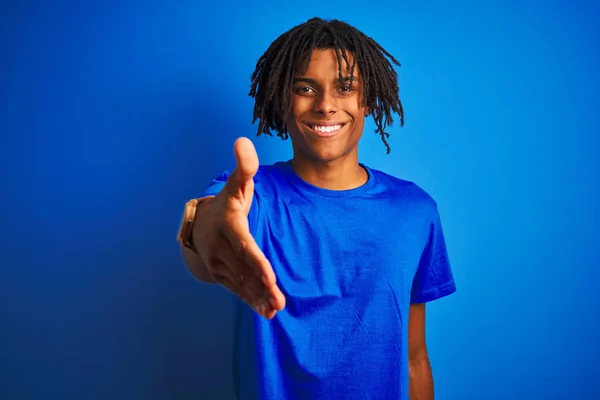 Afro American Man Dreadlocks Wearing Shirt Standing Isolated Blue Background — Stock Photo, Image