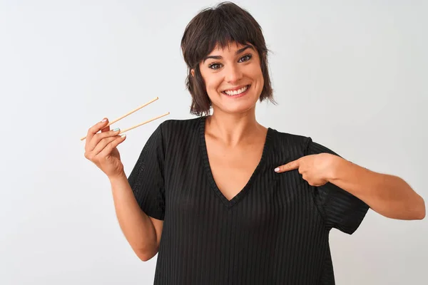 Young Beautiful Woman Holding Chopsticks Standing Isolated White Background Surprise — Stock Photo, Image